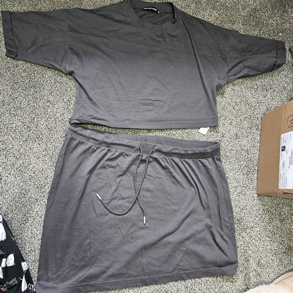 Grey pretty little thing 2 piece outfit - Picture 5 of 16